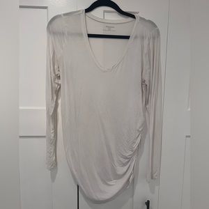Motherhood Maternity | GUC Long Sleeve Side
Ruched Maternity T Shirt - White